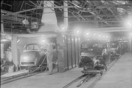 Britain Builds Light Cars- the British Automobile Industry, UK, 1945 D26102