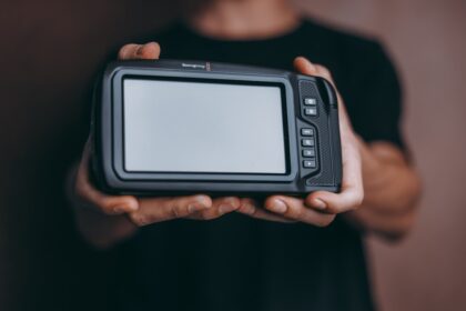 black DSLR camera