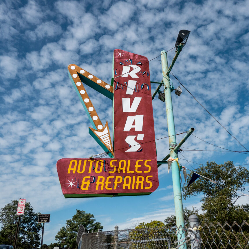 Auto repair sign, Roger Williams Avenue, Providence.jpg