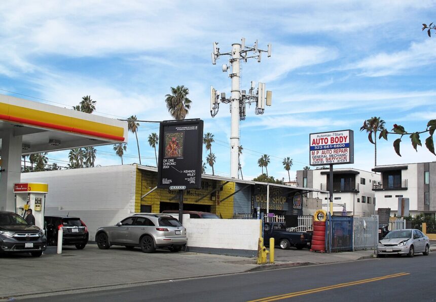 Alexandria N of Melrose, Los Angeles.jpg