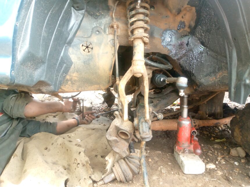 Auto mechanic 03.jpg
