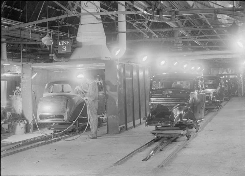 Britain Builds Light Cars- the British Automobile Industry, UK, 1945 D26102.jpg
